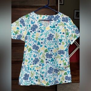 Sea creature patterned scrub top, size medium, loose fitting